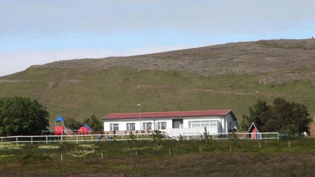 Reykholt House | Grímsstaðir Guesthouse - Family friendly