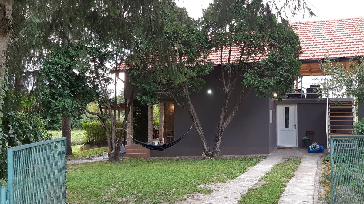 Lekenik House | Green retreat kuća uz rijeku za savršeni odmor