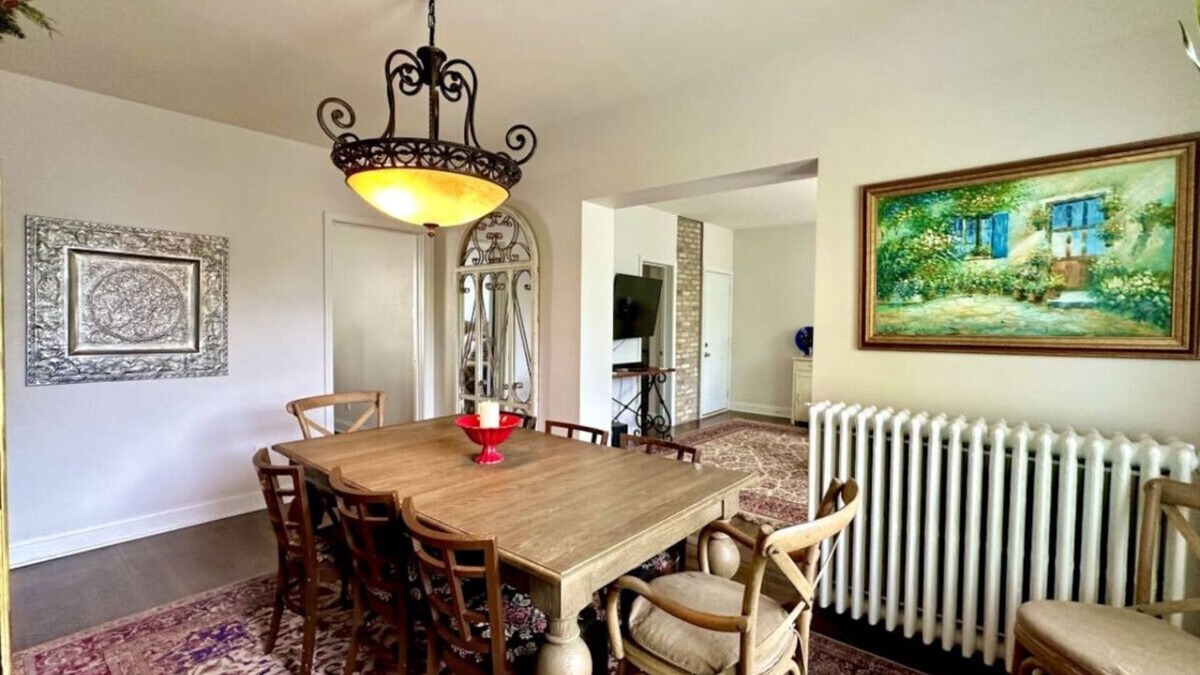 Port Washington Apartment | Grace Adventure House, walk to Port, Lake Michigan
