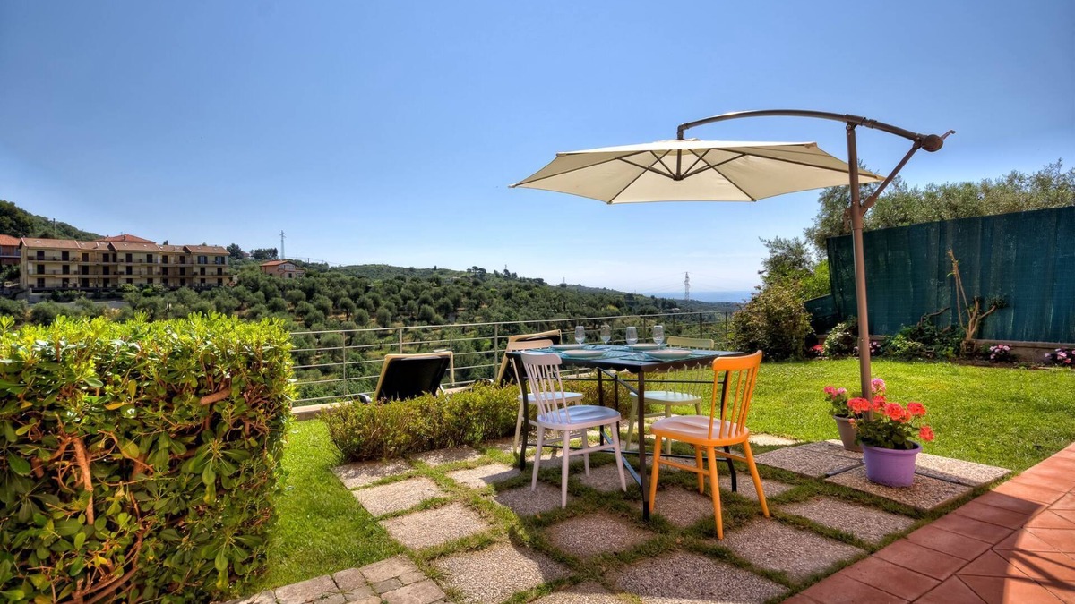 Civezza Apartment | Grace house with 1 bedroom for 3 persons