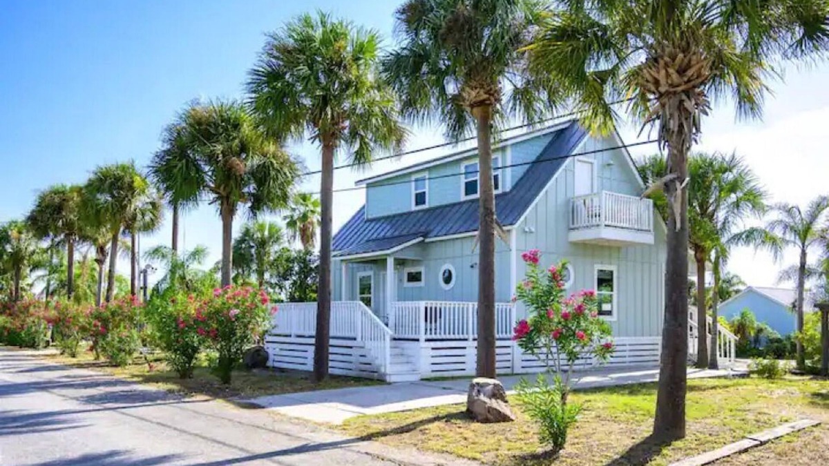 Rockport Cottage | Grace's Cottage w/pier & Beautiful pool