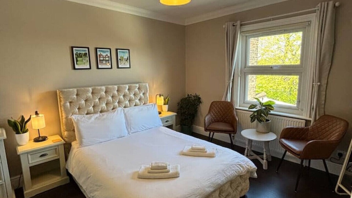 Tring House | Grace's Guesthouse Room 4