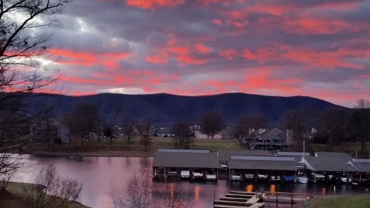 Smith Mountain Lake Condo | Grace's Place at Bernard's Landing - Lakefront - Smith Mountain Lake