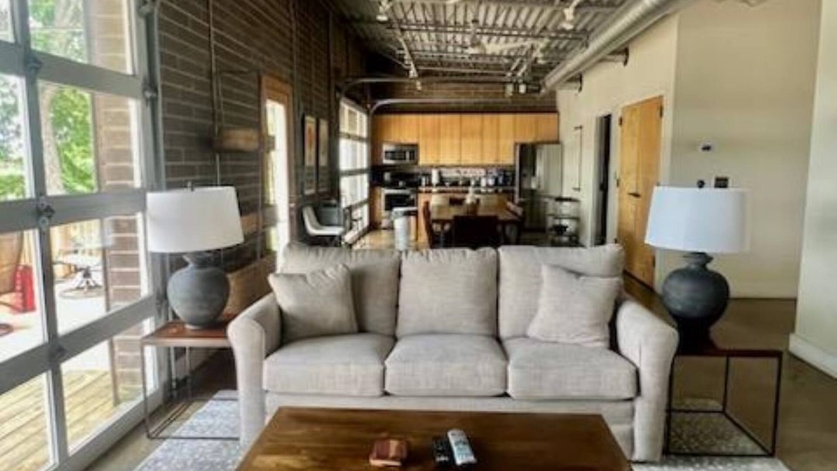 Cullman House | Grace's Retreat - 10 minutes from I-65