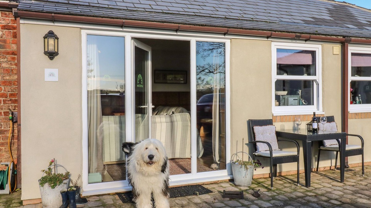 Hurworth-on-Tees House | GRACE'S RETREAT, pet friendly, with open fire in Hurworth-On-Tees