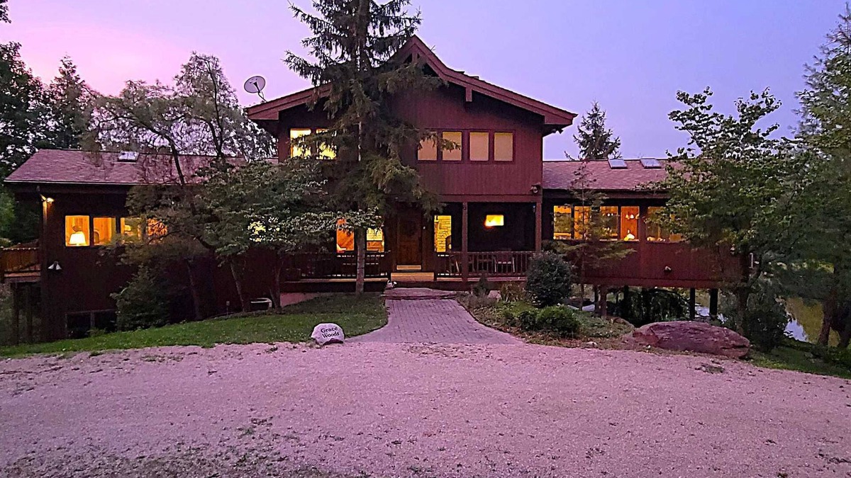 Rising Sun House | Grace Woods - Private Lake | Fire Pits | Sauna