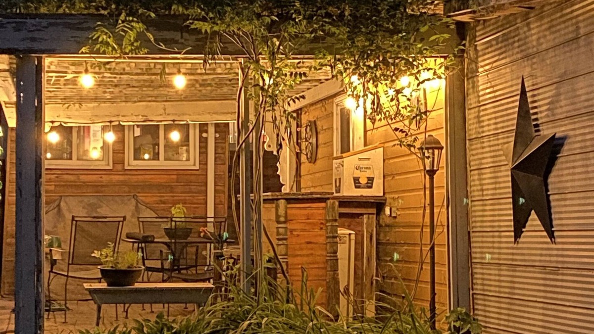 Pleasant Point Cottage | Graceland in the Kawartha's