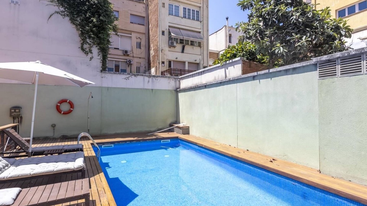 la Vila de Gracia Apartment | Gracia Penthouse: Pool and Terrace. Sleeps 6