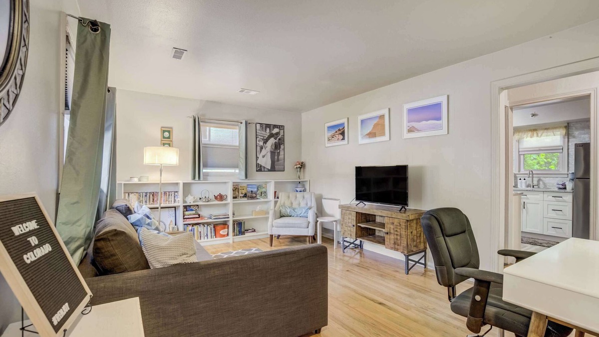 Broadmoor Apartment | Gracie's Hideaway! Downtown Escape w/Fire Pit