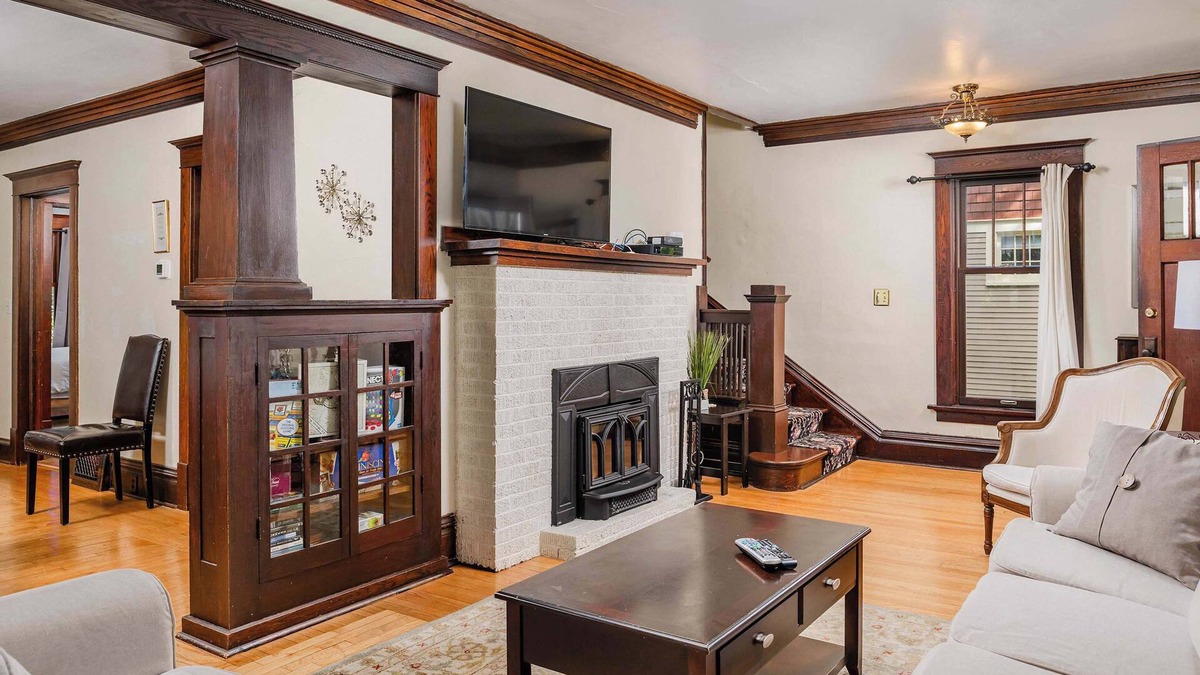 Stevens Point House | Gracious 5-Bedroom Home in Downtown Stevens Point