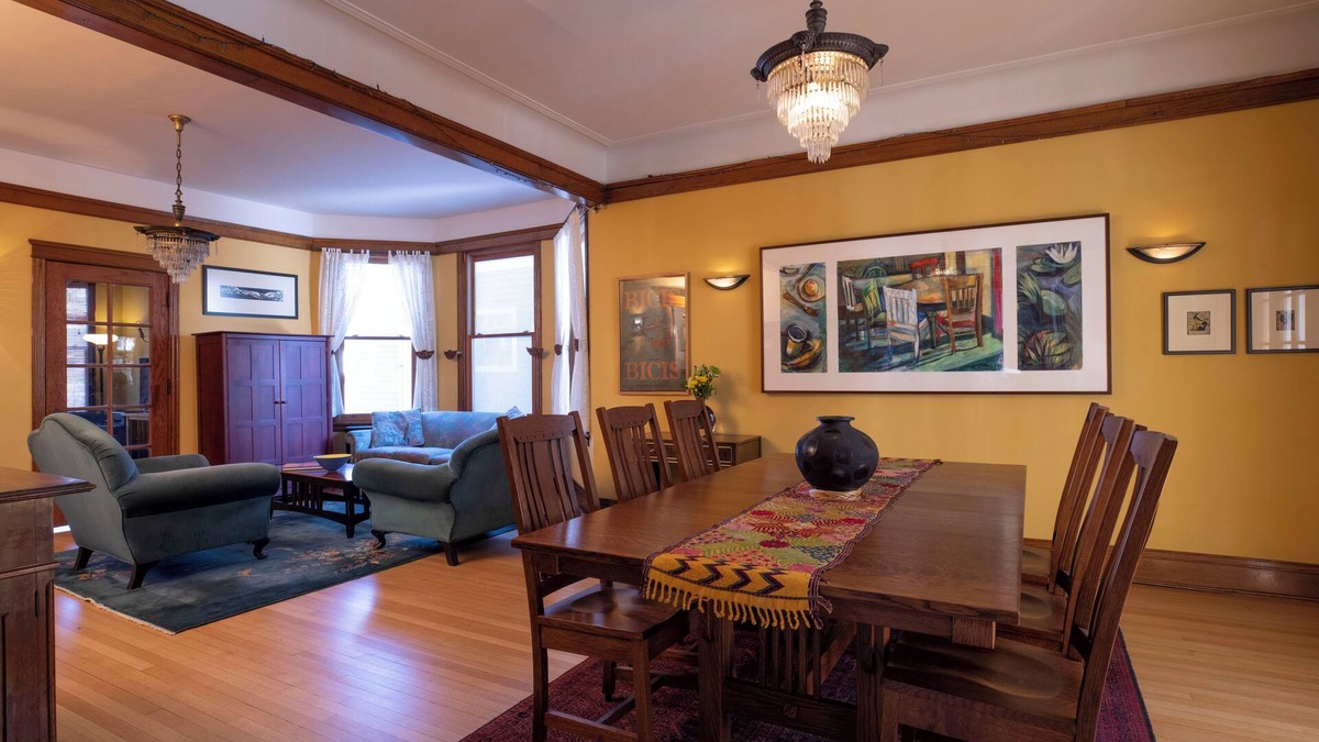 Edgewater House | Gracious, spacious vintage home in a terrific neighborhood near the lake