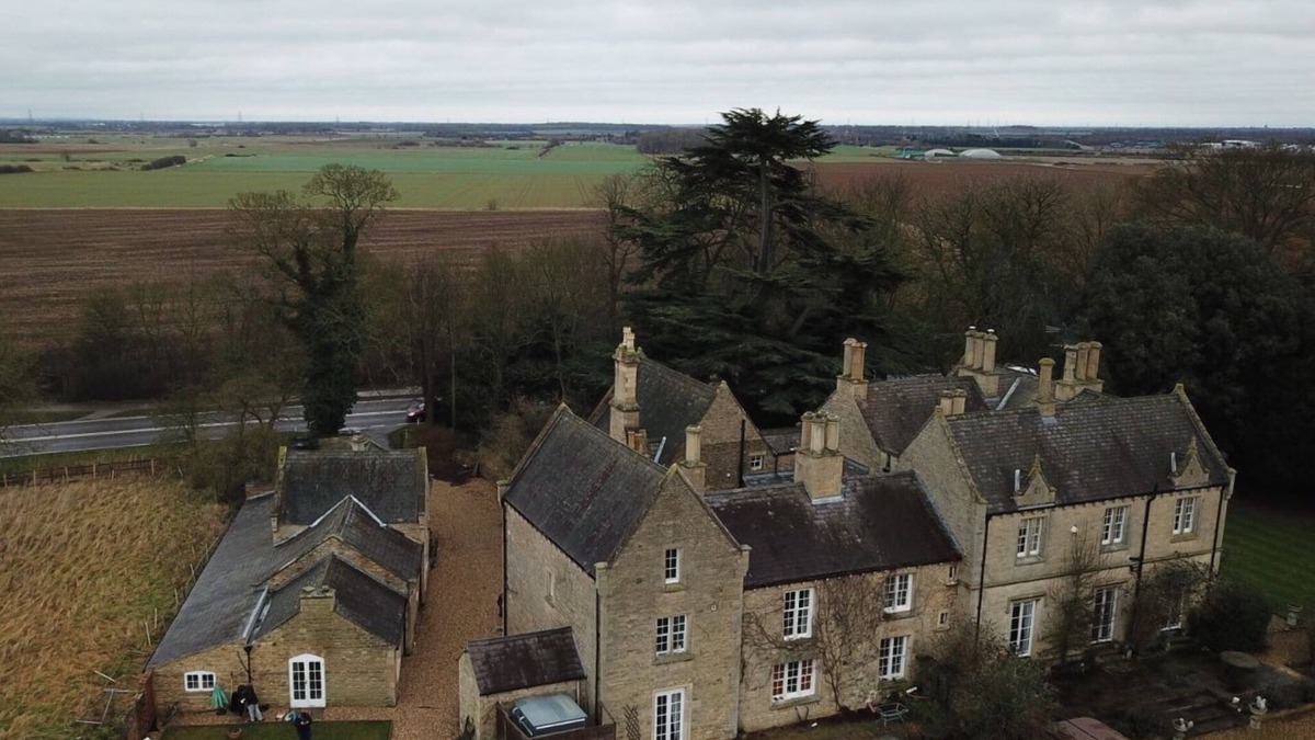 Holdingham Cottage | Grade 2 listed Victorian Coach House