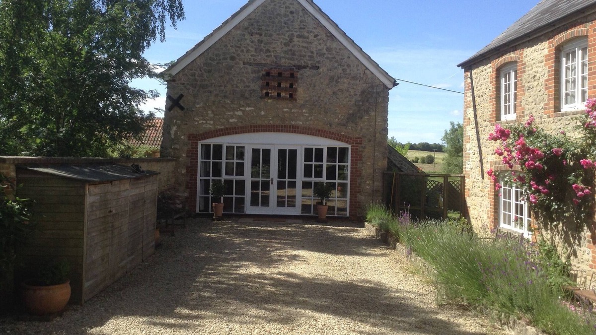 Swindon House | Grade II Listed 16th-Century Barn Near Cotswolds & Oxford