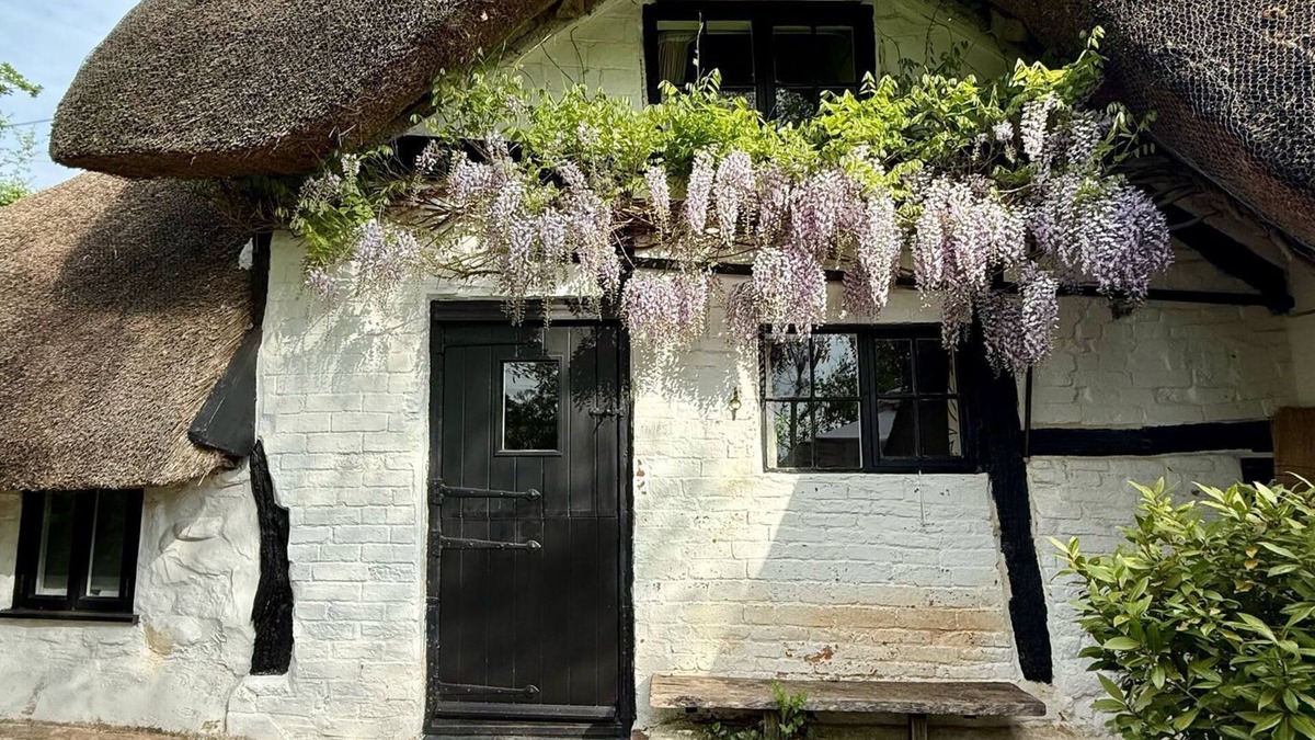 Ockbrook Cottage | Grade II Quaint Cottage in Berkswell, Close to NEC & BHX