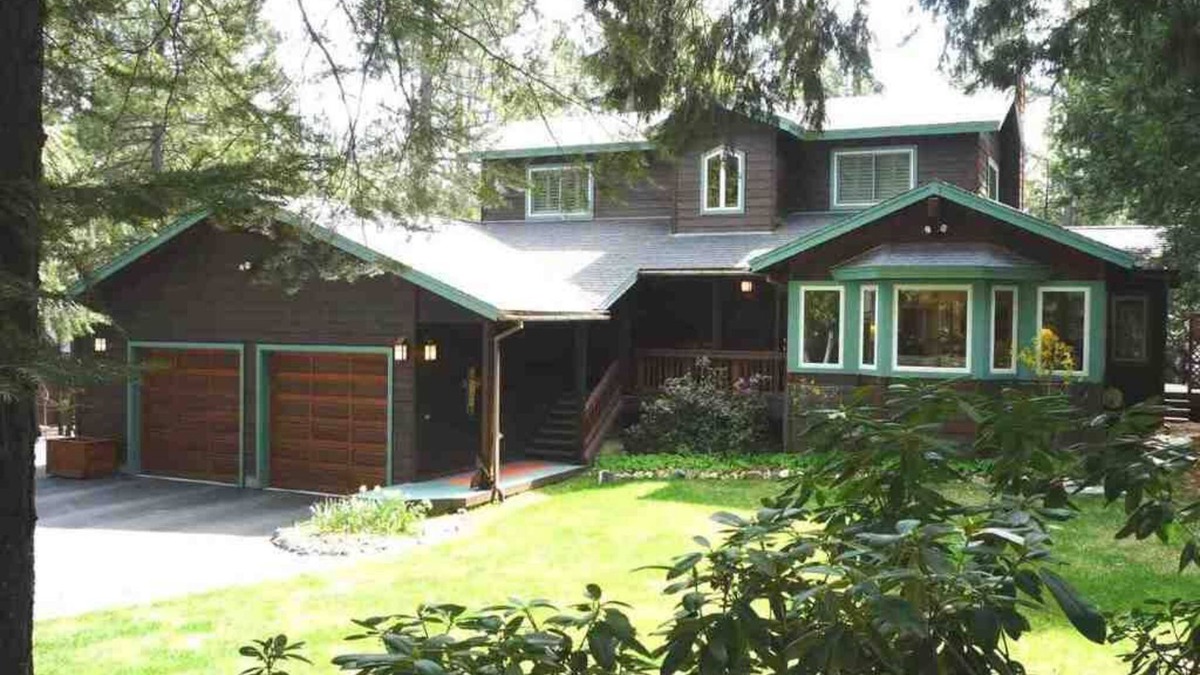Graeagle House | Graeagle Home On Frazier Creek - Great Decks And Privacy - Close to Town/Shops