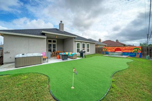 South Side House | Graford by AvantStay Hot Tub Firepit Mini Putt
