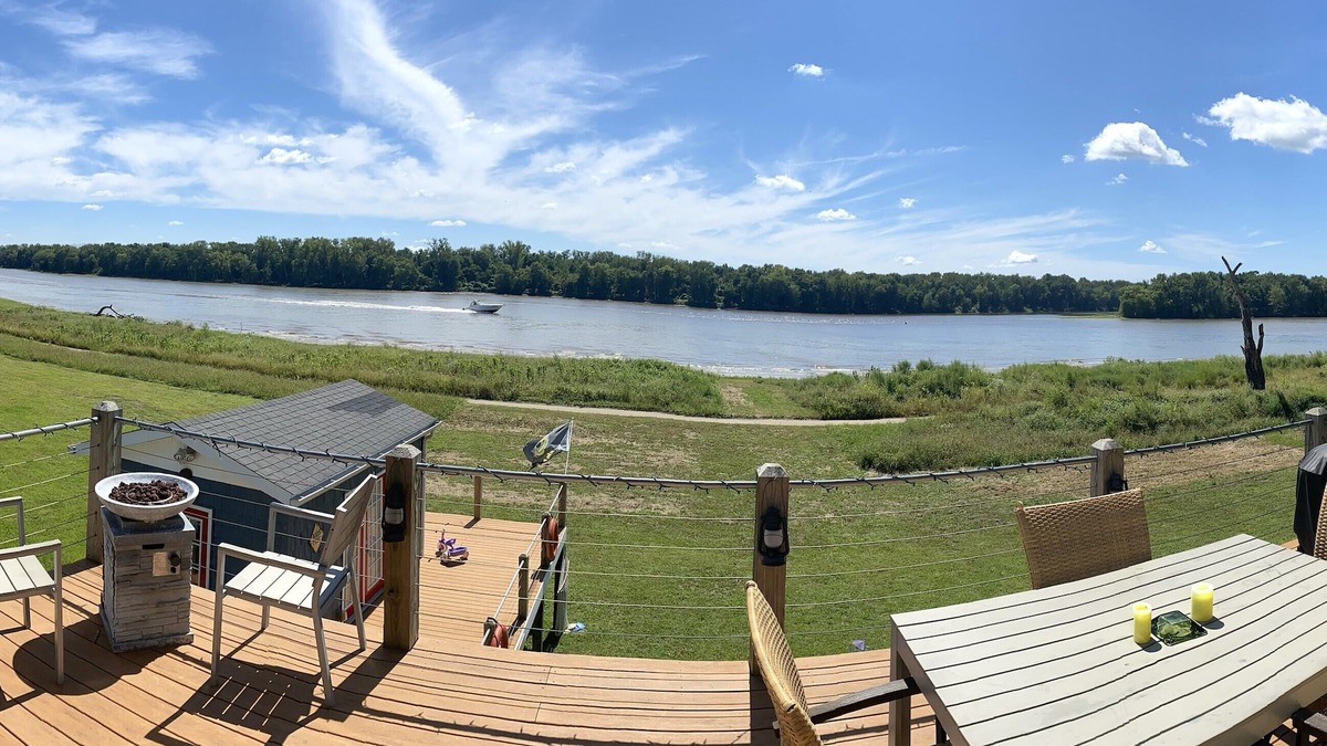 Grafton House | Grafton Getaway-Riverhouse.a waterfront property with bike trail in backyard