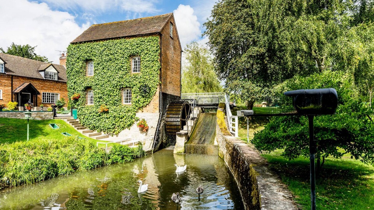 Broughton Hackett Cottage | GRAFTON MILL, family friendly, with a garden in Grafton Flyford