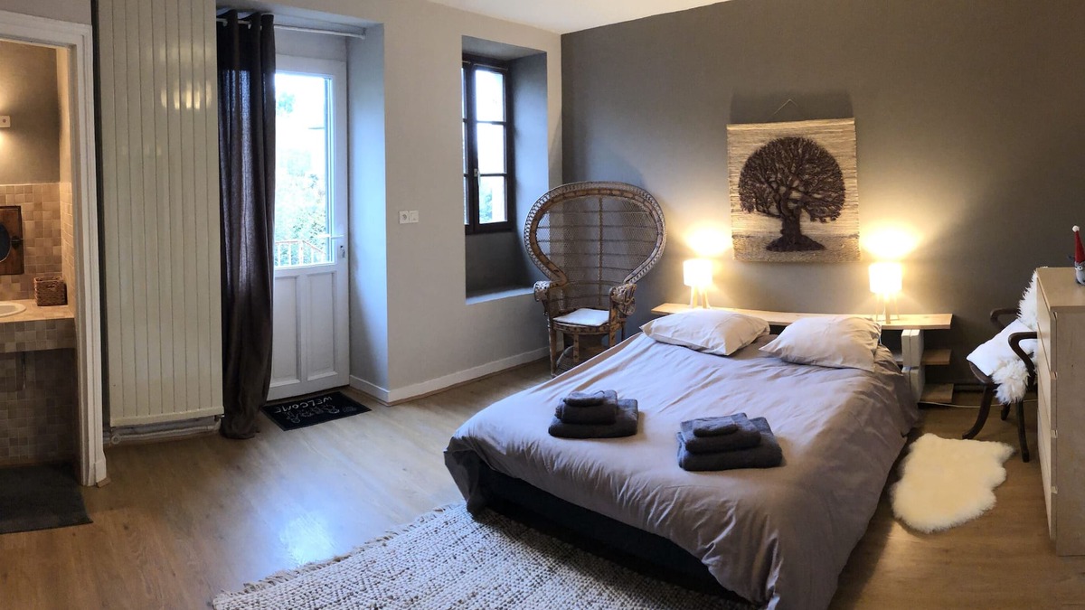 Chille House | Graine de Douceur Jura- Chille house with garden 2 to 8 persons