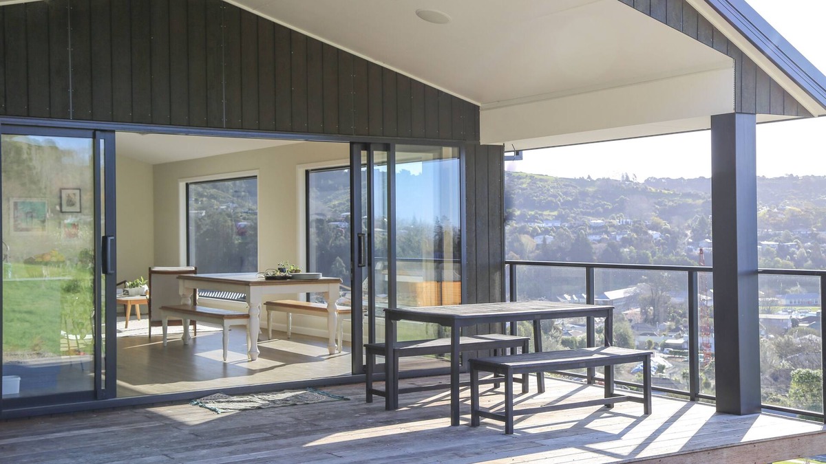 Nelson South House | Grampians Views Nelson: 4 Bedrooms, 3 Baths, Sun & City Proximity!