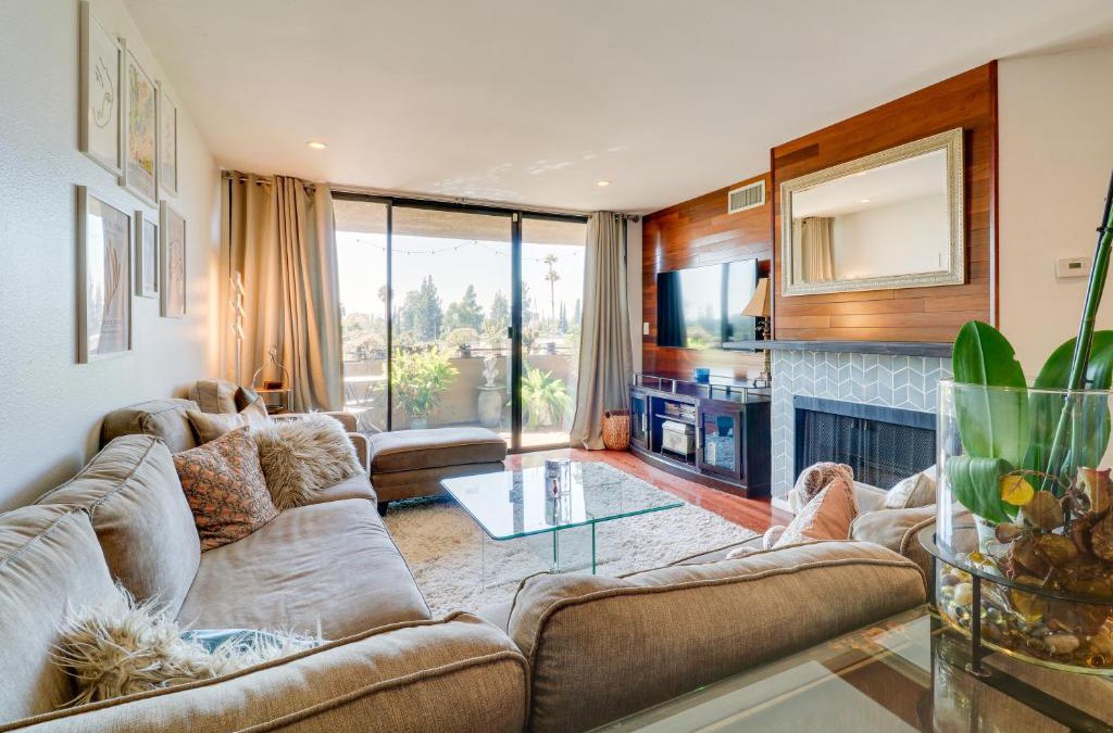 Granada Hills South Apartment | Granada Hills Condo with Community Pool and Workspace