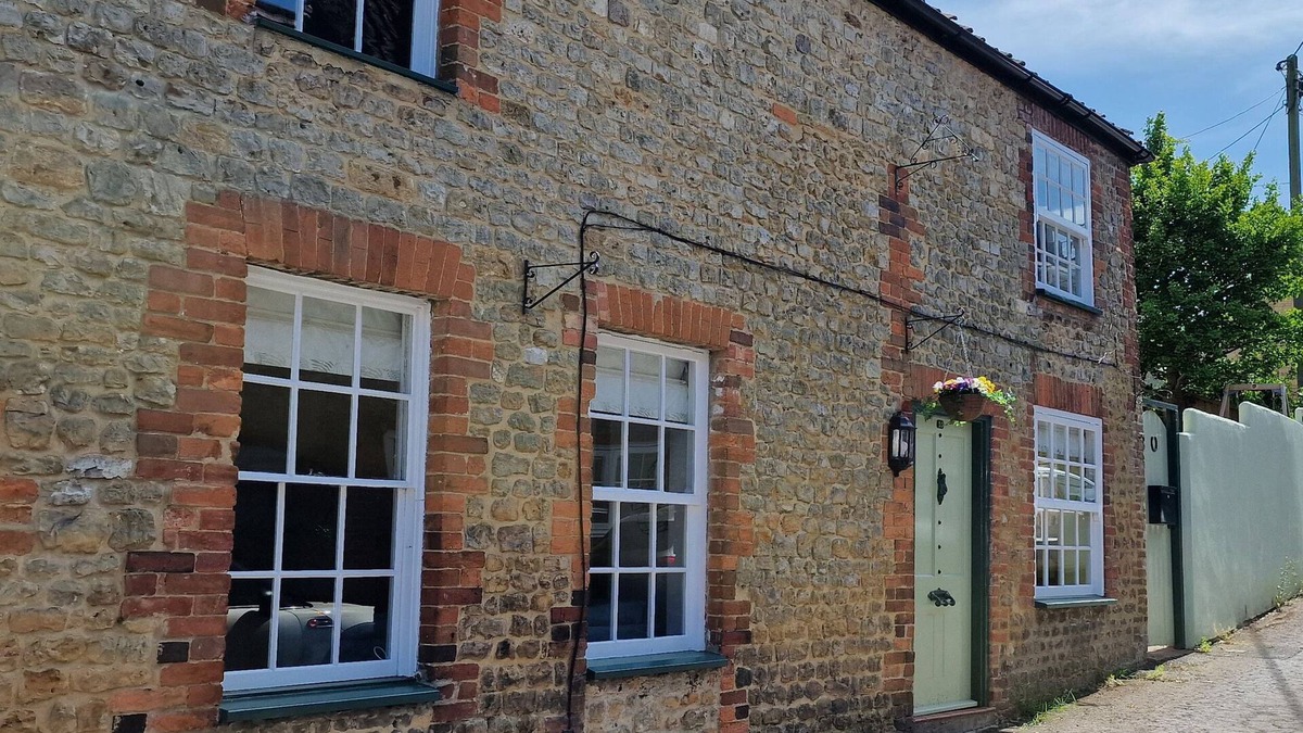 Warminster Cottage | GRANARY COTTAGE, family friendly, with open fire in Warminster