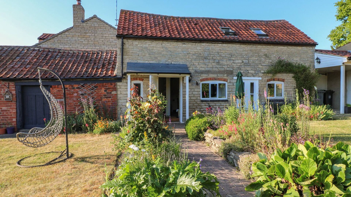 Ropsley House | GRANARY COTTAGE, pet friendly, character holiday cottage in Grantham