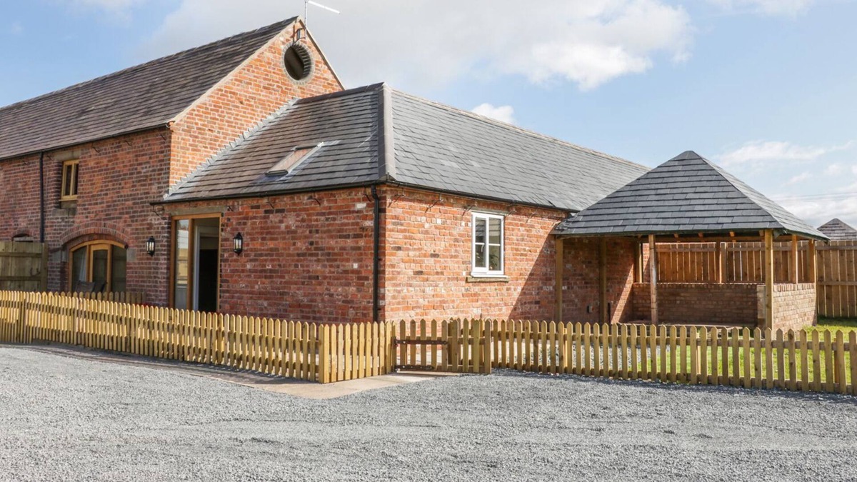 Stoney Stretton House | GRANARY COTTAGE, pet friendly, character holiday cottage in Westbury