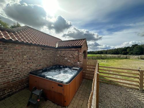 Scawton House | Granary cottage with HOT TUB