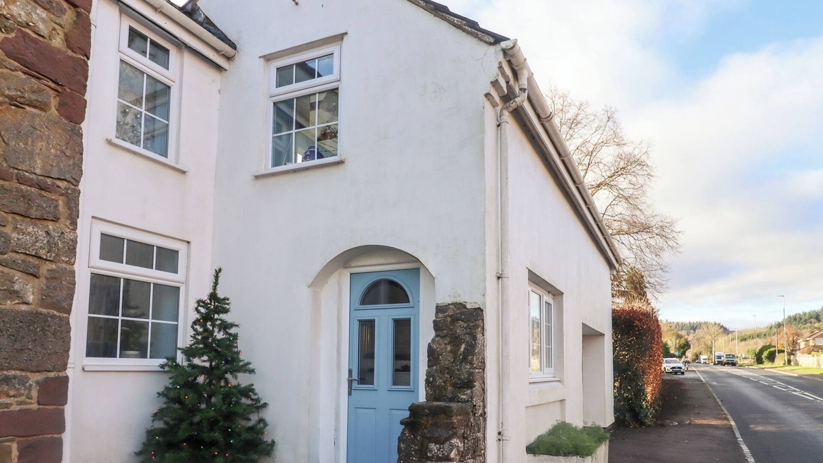 Huntley Cottage | GRANARY STUDIO, romantic, character holiday cottage in Newent