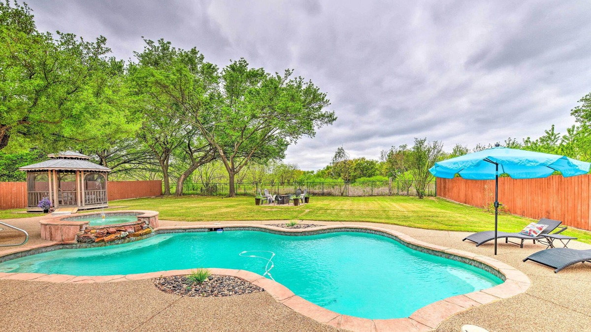 Granbury House | Granbury Abode w/ Pool & Grill ~ 3 Miles to Lake!