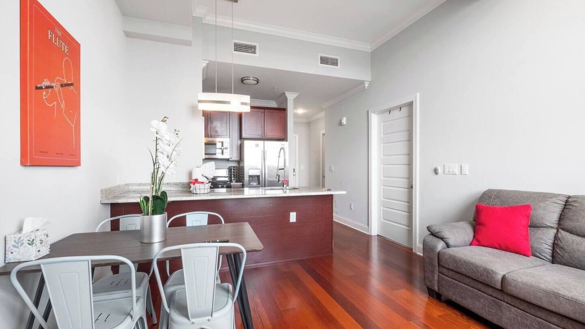 Olde Kensington Apartment | Grand 1BR w/Rooftop Pool & Gym
