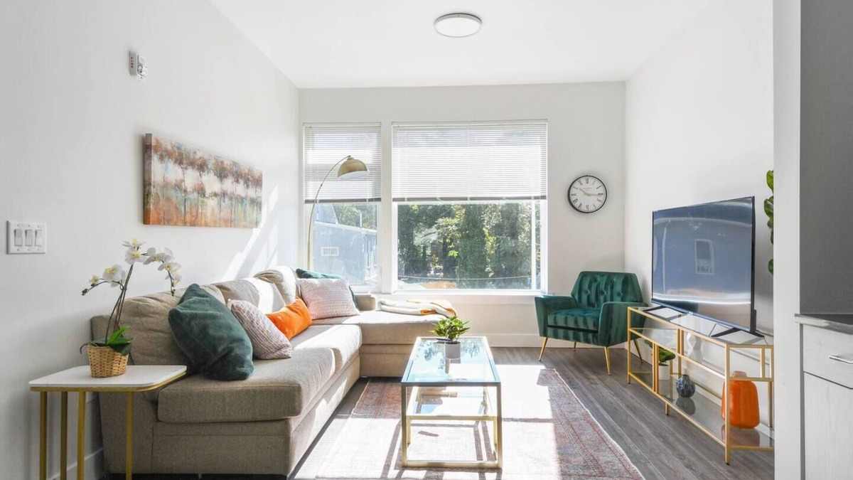 East Orange Hotel | Grand | 2BR | 2 Bath | Free Parking | 30 min NYC!