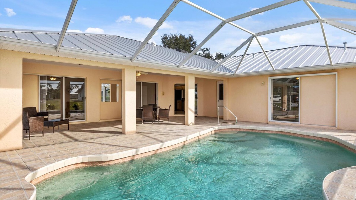 Deep Creek House | Grand 3 Bedroom/3 Bathroom - Pool home - clean & comfortable