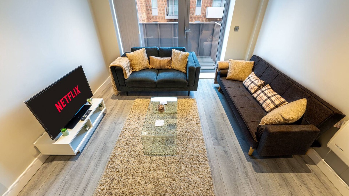 Slough Apartment | Grand 4-sleeper Apartment in Central Slough with Free Parking