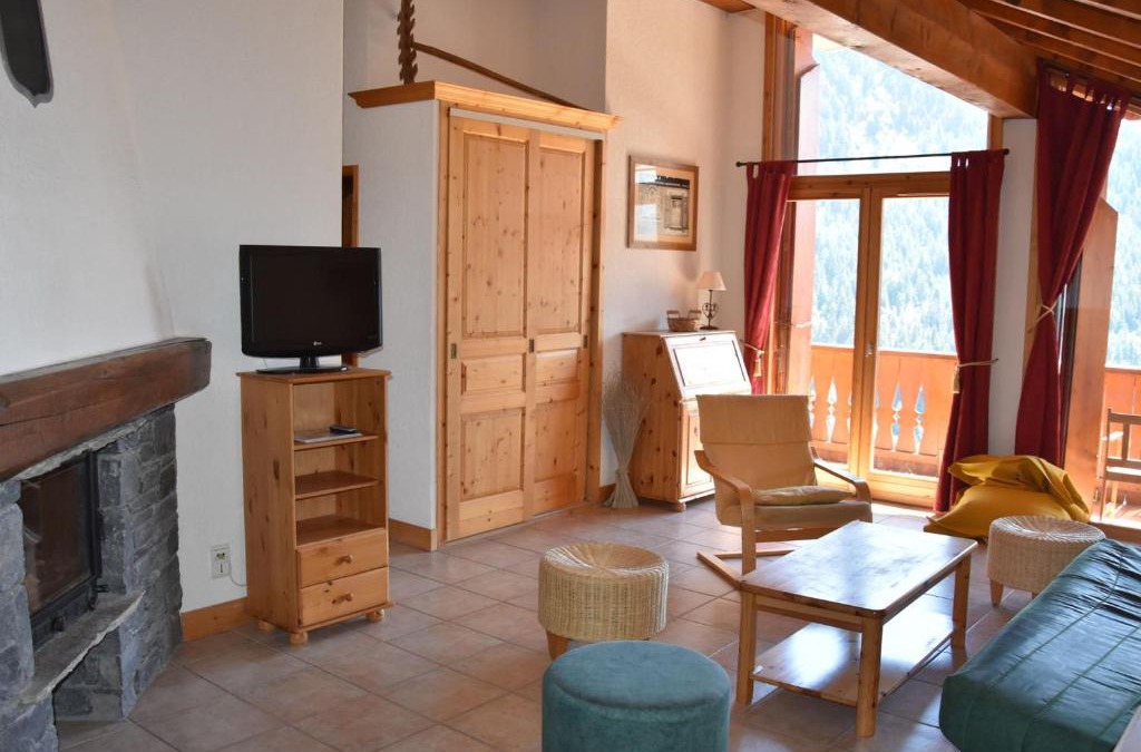 Champagny-en-Vanoise Apartment | Grand 5 pièces proche télécabine, garage et cheminée - FR-1-464-207