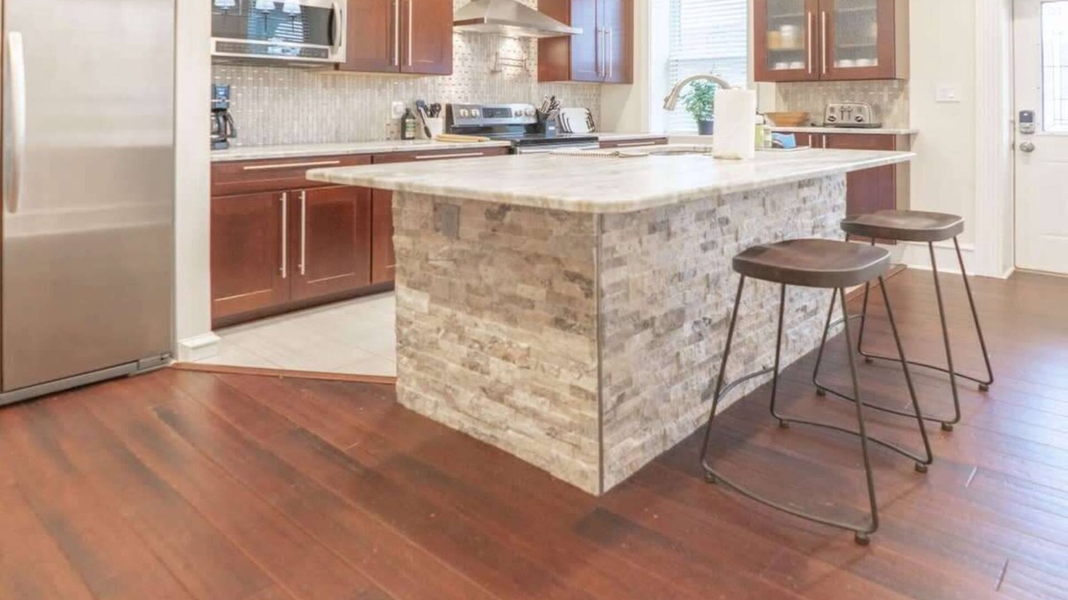 Central West End House | Grand 5BR in the Heart of the CWE/ABODEbucks