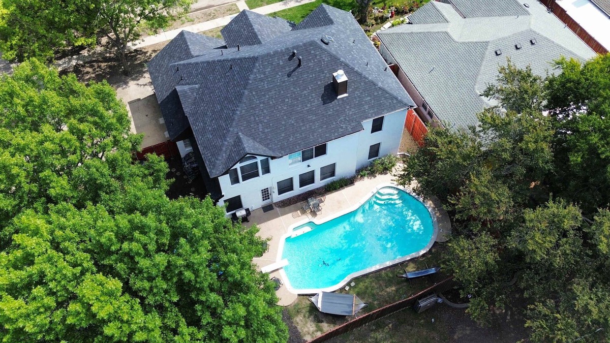 Grand Prairie House | Grand 6BR/2.5B Home with Pool, Grill & Game Room