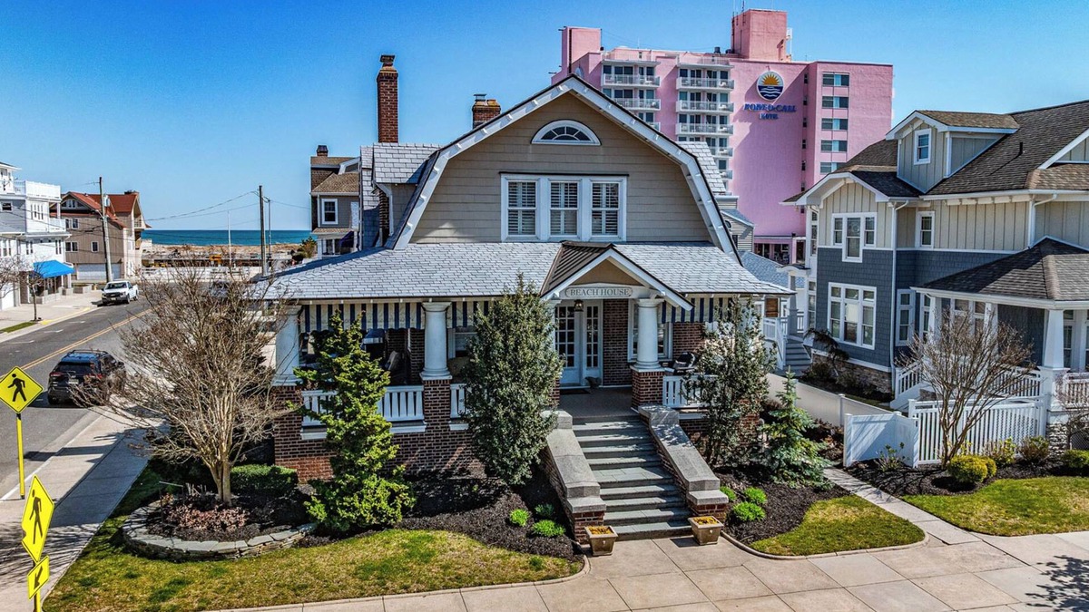 North End House | Grand 8BR/4BA Beach Block Retreat—Just steps to Ocean City Shore!