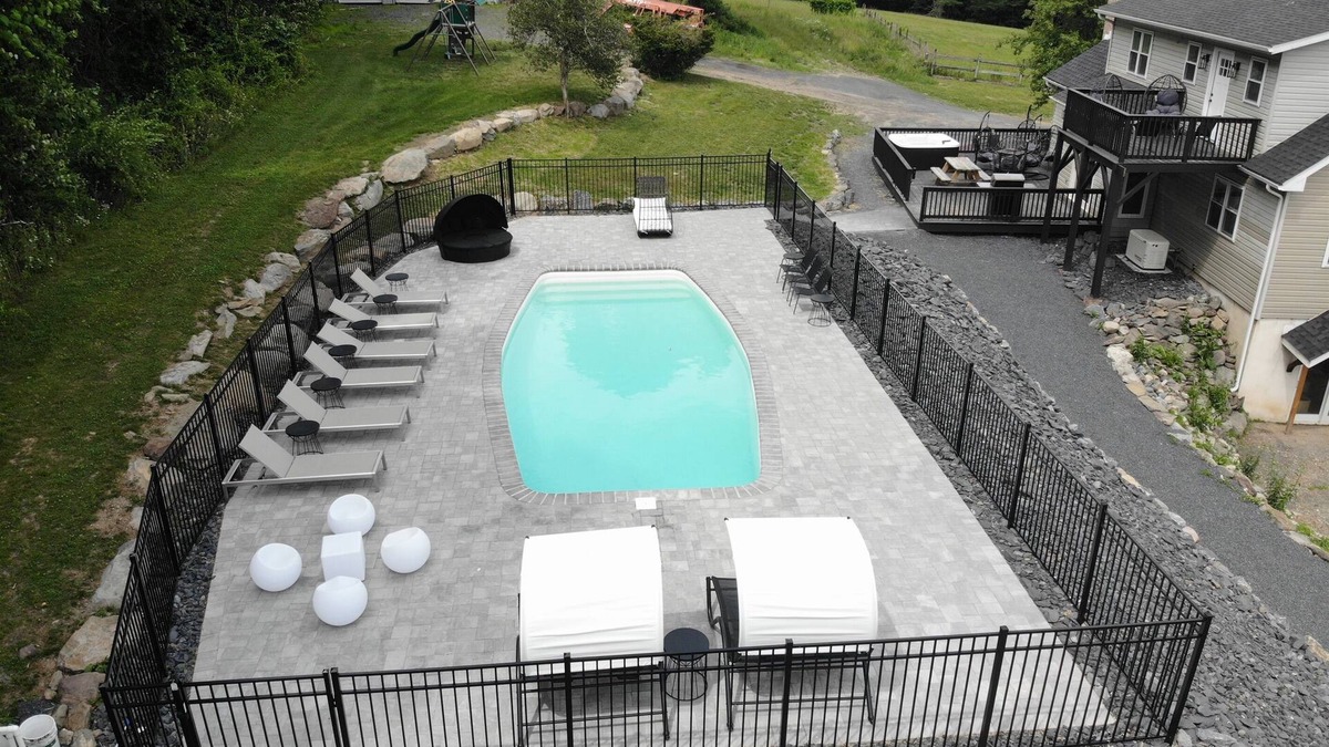 Stroudsburg Villa | Grand 9BR scale Pool House with hidden room