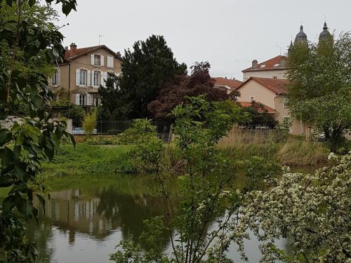 Saint-Nicolas-de-Port Apartment | Grand appartement 6 pers., cadre calme, proche Nancy et Lunéville, toutes commodités, tout inclus - FR-1-584-179