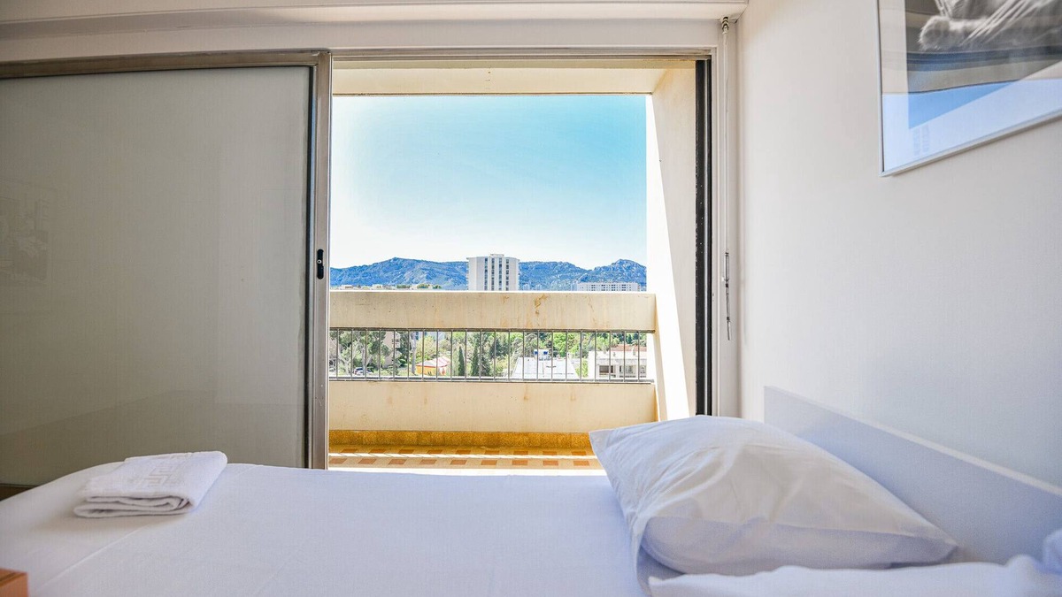 Mazargues Apartment | Grand appartement 4 ch, vue mer, balcons et clim
