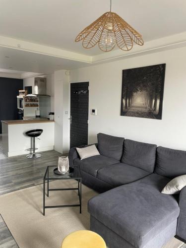 Montlucon Apartment | Grand appartement avec balcon et 2 chambres