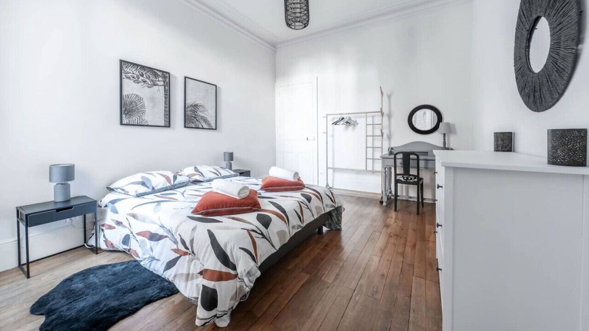 Champ-Capelet Apartment | Grand appartement avec terrasse, rdc, pkg gratuit