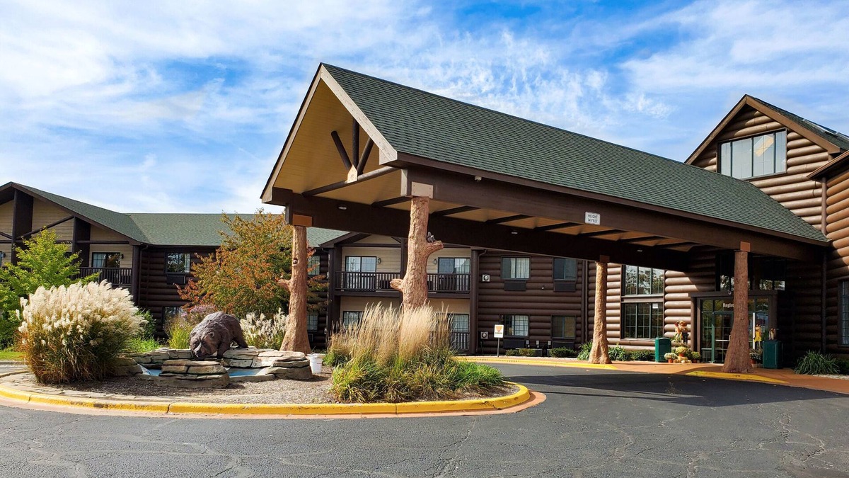 Oglesby Hotel | Grand Bear Resort at Starved Rock