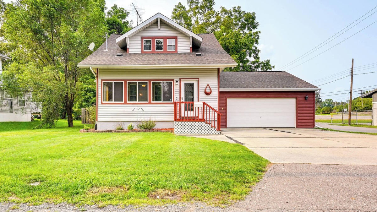 Grand Blanc House | Grand Blanc Rental w/Gas Grill & Private Yard