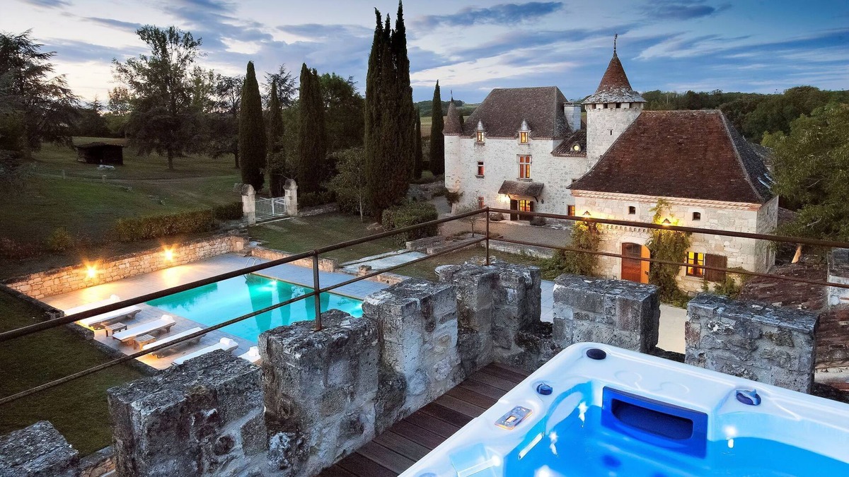 Saint-Caprais-de-Lerm Other | Grand Castle in Saint Caprais de Lerm with Sauna & Bubble Bath