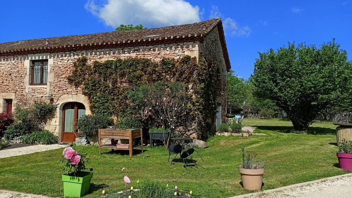 Cremps House | "Grand Cahors - Family gîte for 6 people with swimming pool and paddling pool