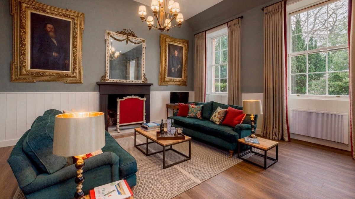 Lauder Apartment | Grand castle apartment for four people