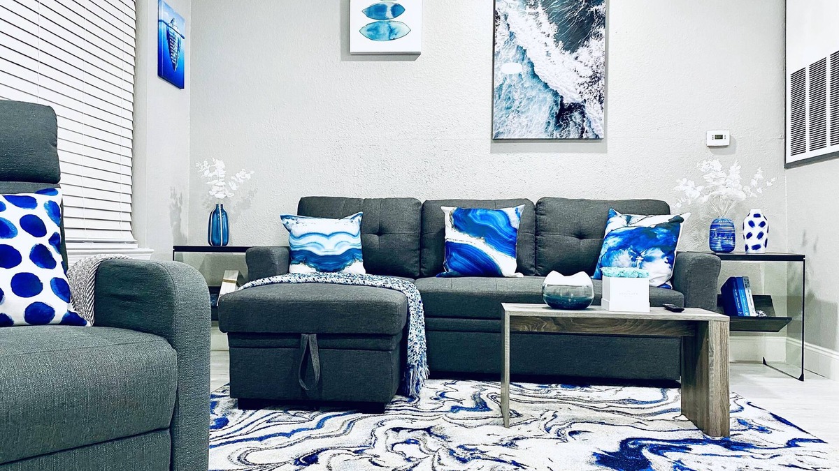 Kissimmee House | Grand Cayman Condo